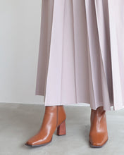 Load image into Gallery viewer, Leather like pleated skirt
