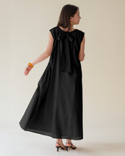 Load image into Gallery viewer, Back ribbon gathered dress
