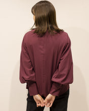 Load image into Gallery viewer, Piping design blouse
